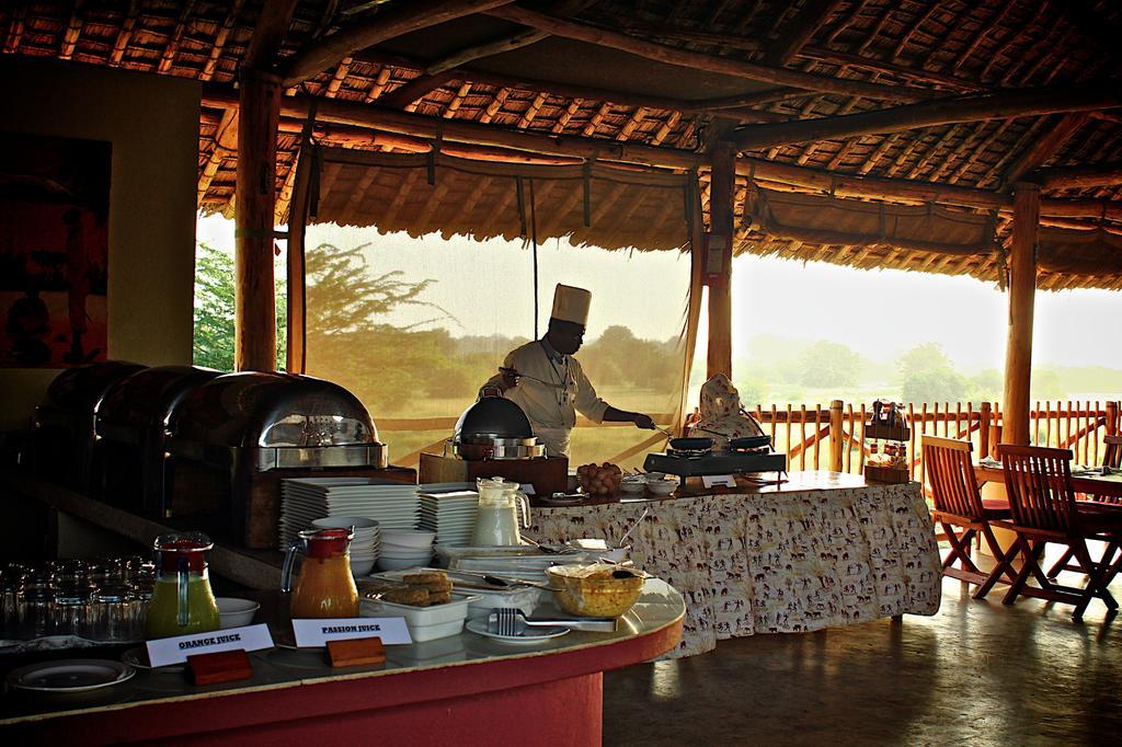 Hotel Manyatta Camp Voi Esterno foto